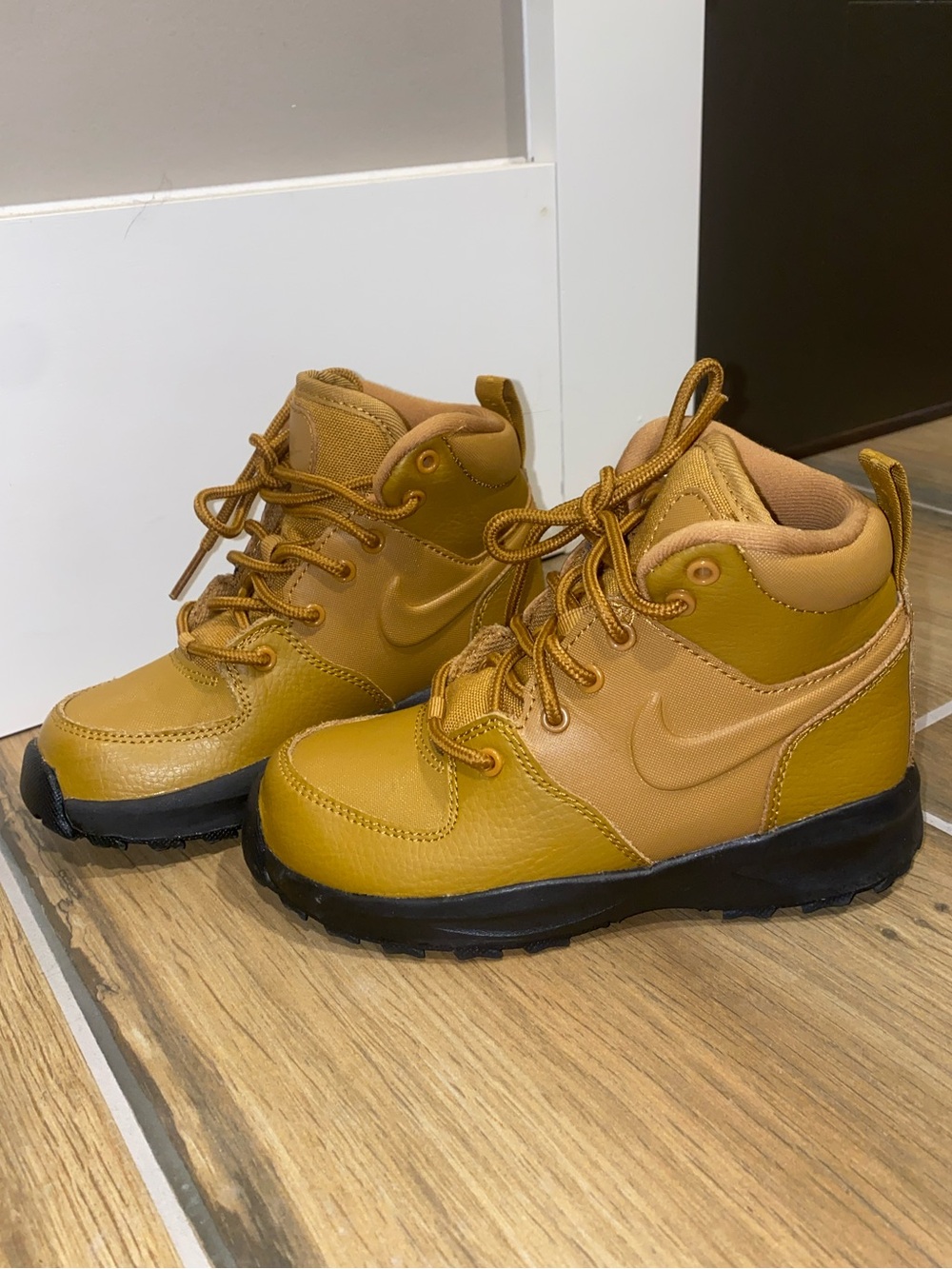 Nike Manoa Sneaker Boot 10.5c
